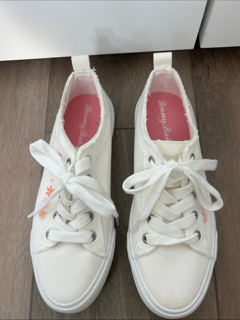 Tommy Bahama White Canvas Sneakers with Pink Insole and Floral Detail